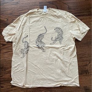 urban outfitters tiger tee